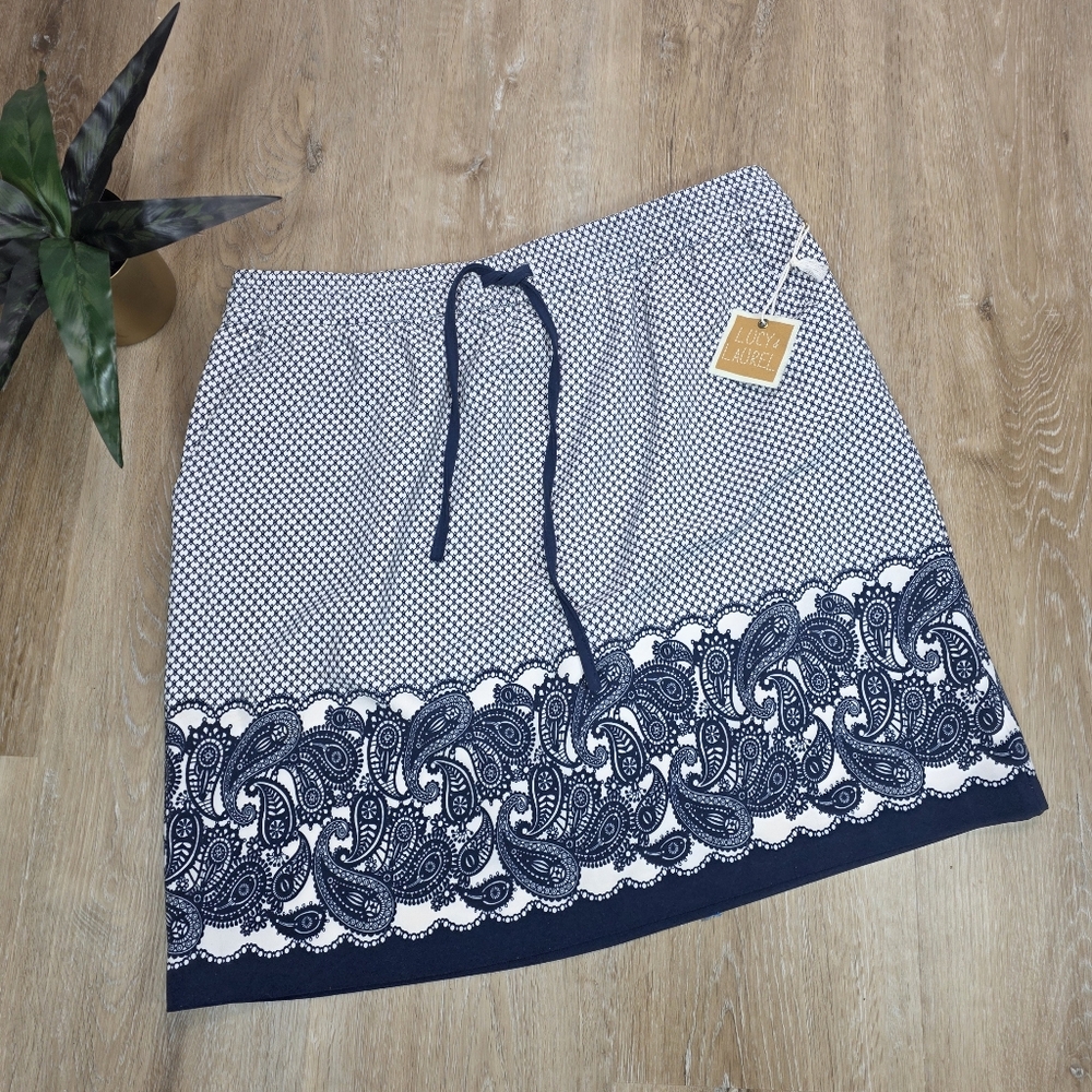🆕️Lucy & Laurel Navy and White Paisley Women's Skirt with Pockets M